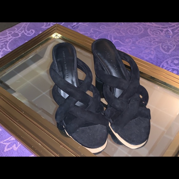 Black Pumps - Picture 2 of 12